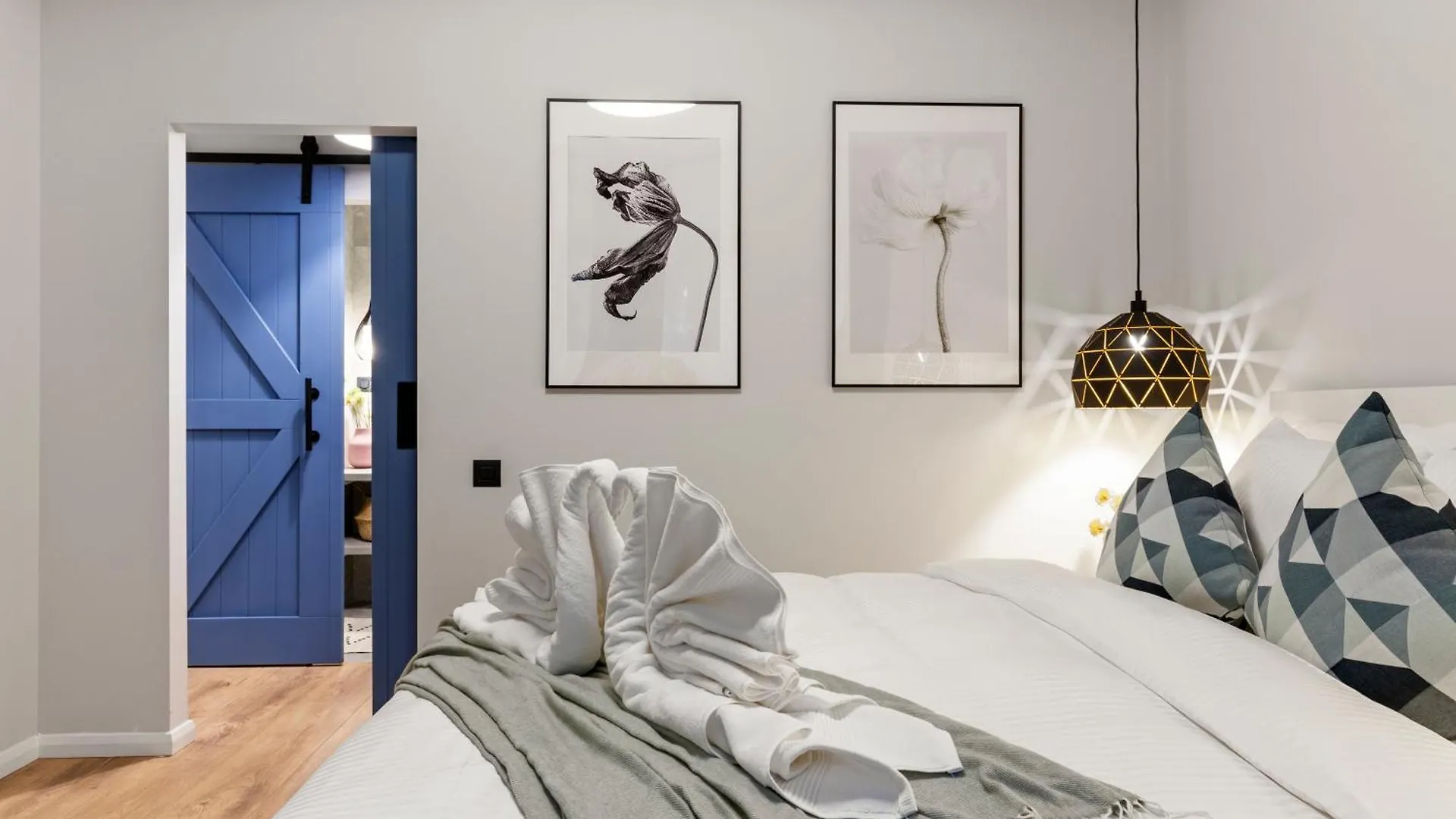 Apartment Tova Pearl - Cozy, Modern 2Br Apt, Dt, Ultracentral, Chabad Across Street, 20 Min Walk To Old Town Bucharest
