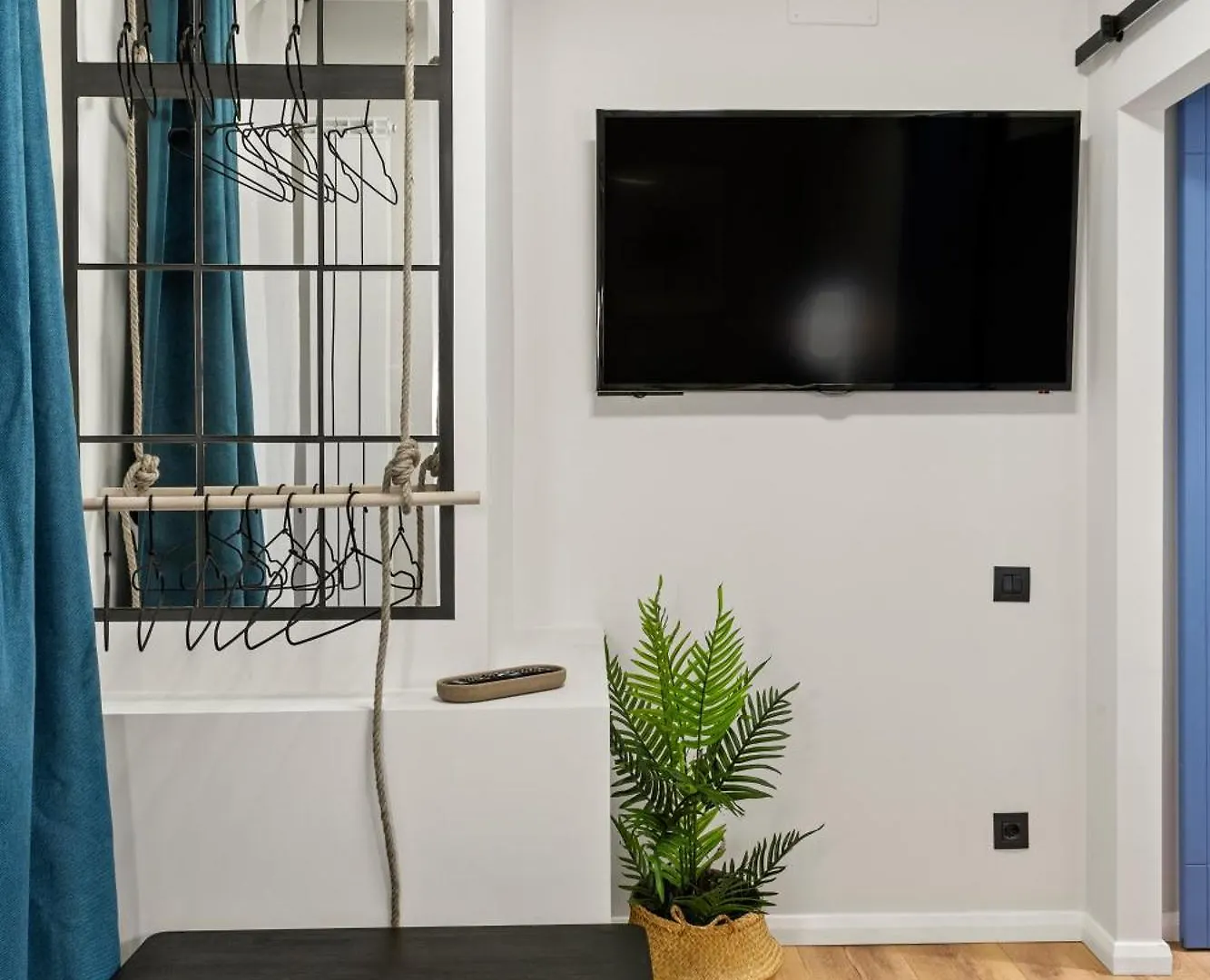 Apartment Tova Pearl - Cozy, Modern 2Br Apt, Dt, Ultracentral, Chabad Across Street, 20 Min Walk To Old Town Bucharest Romania