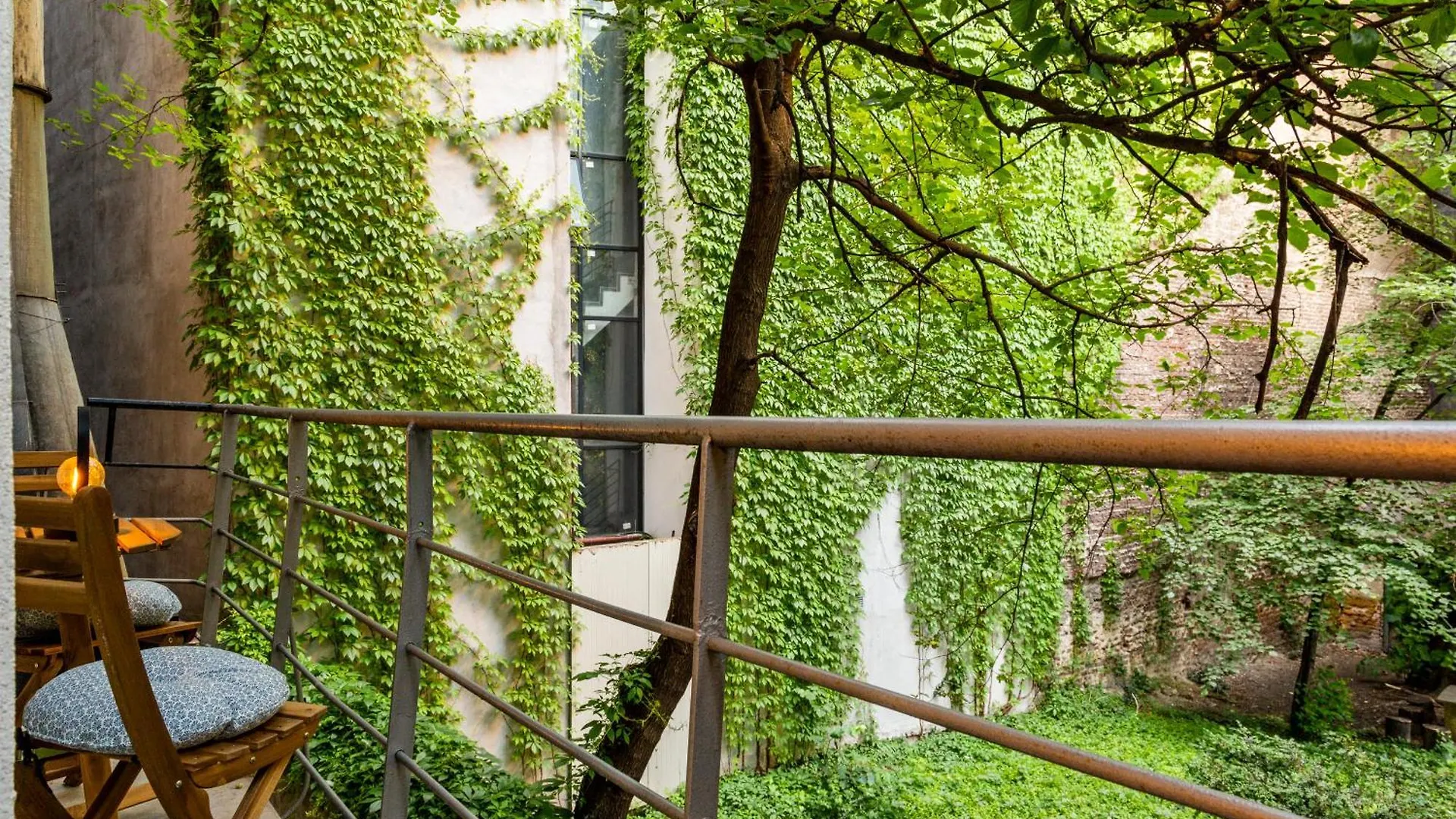 Tova Pearl - Cozy, Modern 2Br Apt, Dt, Ultracentral, Chabad Across Street, 20 Min Walk To Old Town Bucharest Apartment
