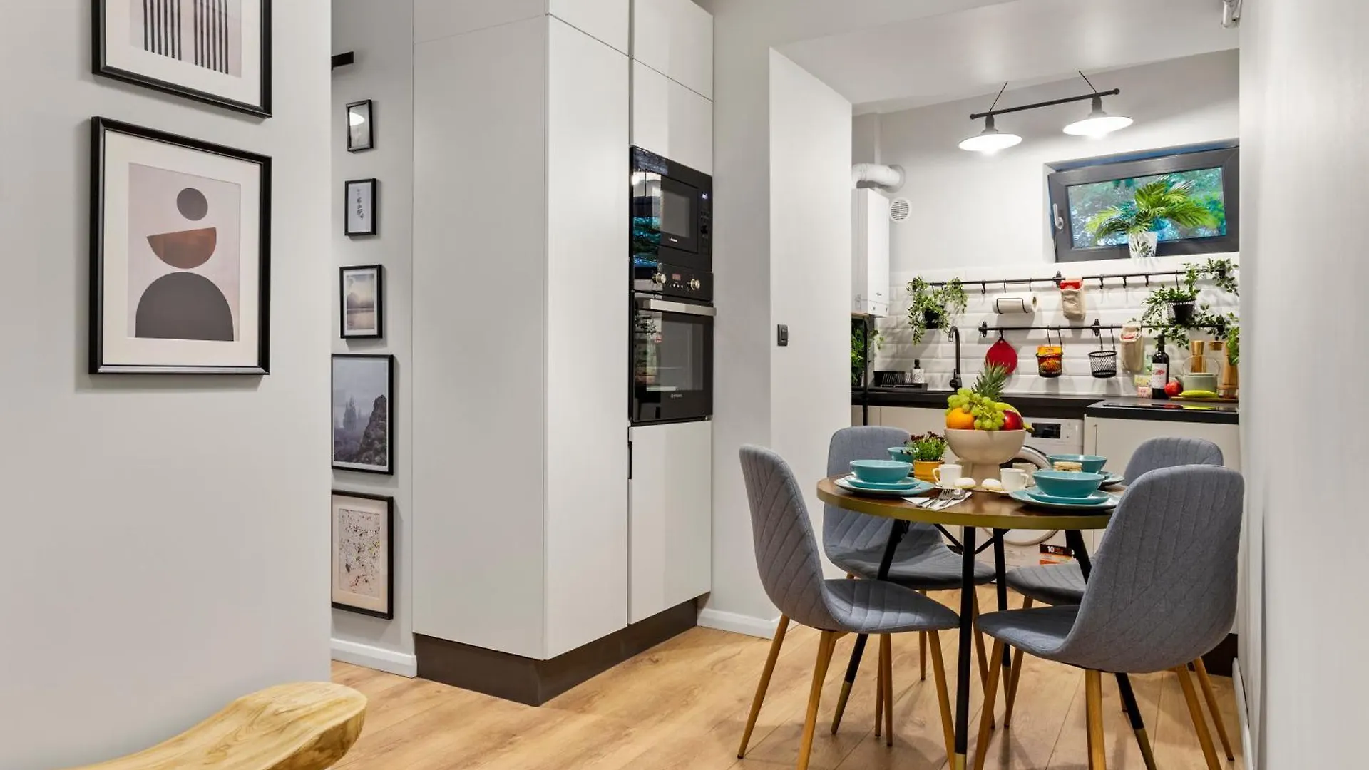 Tova Pearl - Cozy, Modern 2Br Apt, Dt, Ultracentral, Chabad Across Street, 20 Min Walk To Old Town Bükreş