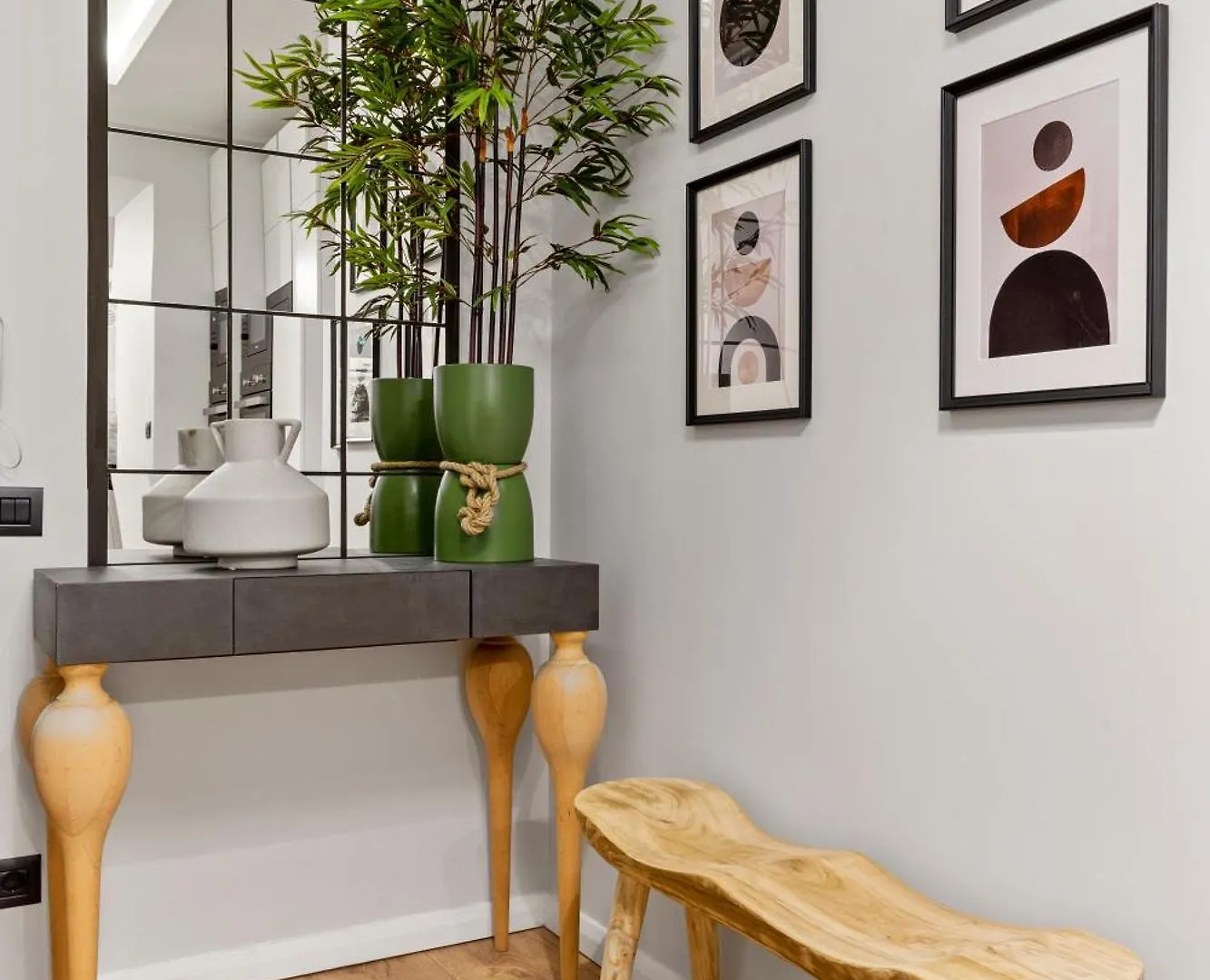 Tova Pearl - Cozy, Modern 2Br Apt, Dt, Ultracentral, Chabad Across Street, 20 Min Walk To Old Town Bükreş