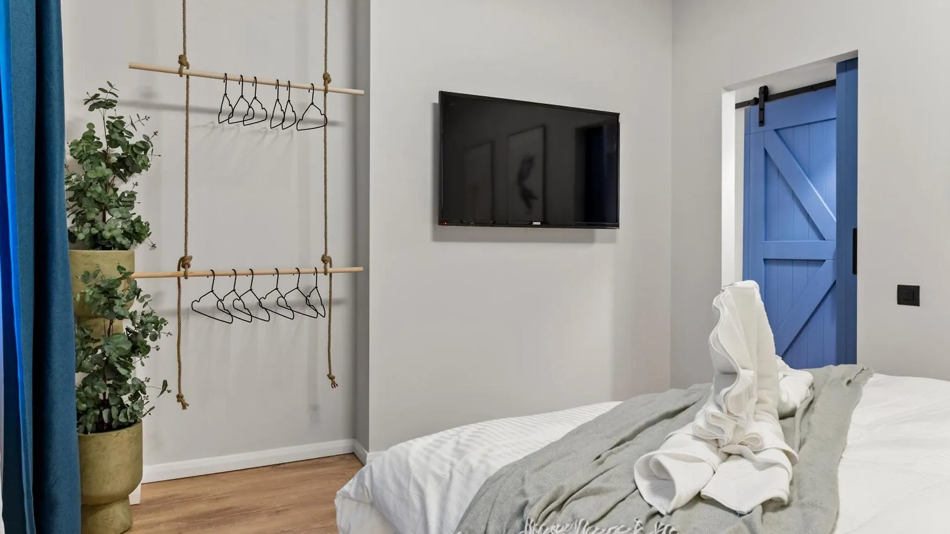 Apartment Tova Pearl - Cozy, Modern 2Br Apt, Dt, Ultracentral, Chabad Across Street, 20 Min Walk To Old Town Bucharest Romania