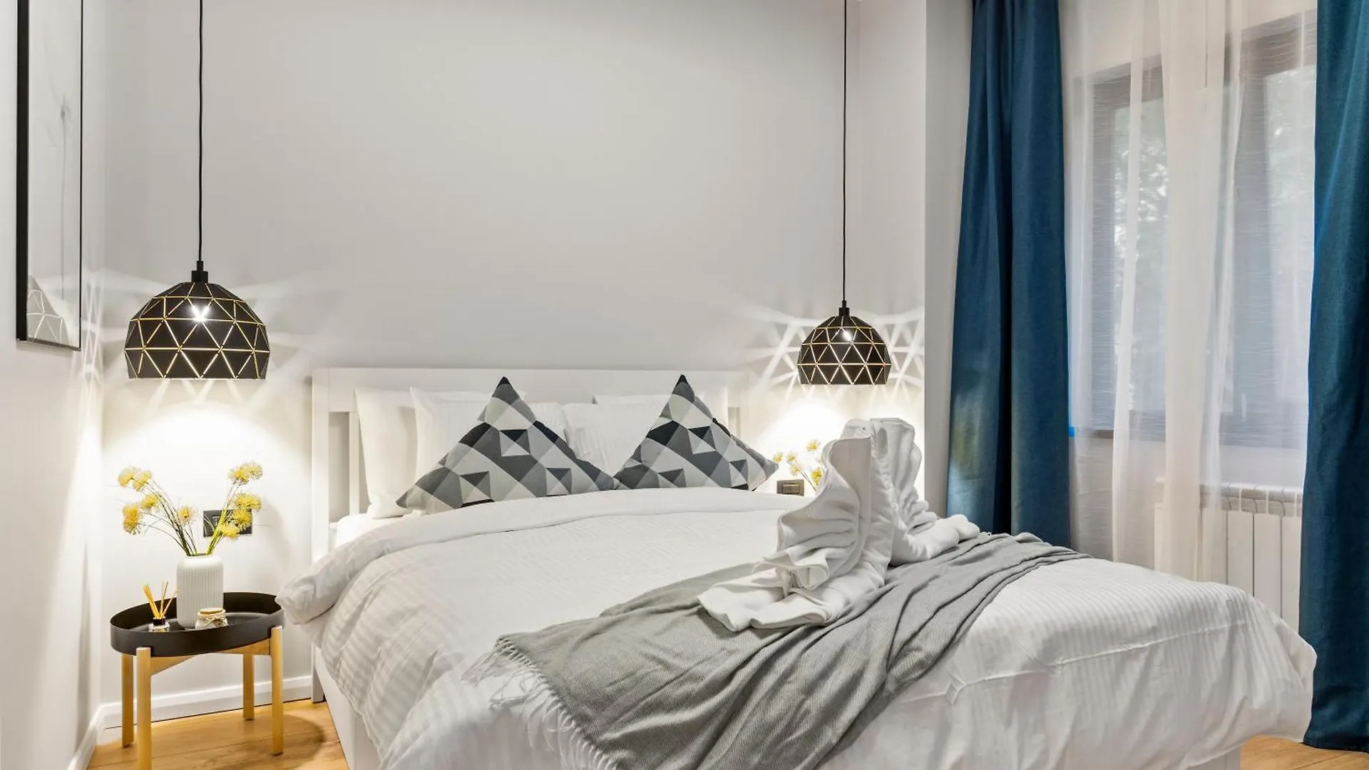 Apartment Tova Pearl - Cozy, Modern 2Br Apt, Dt, Ultracentral, Chabad Across Street, 20 Min Walk To Old Town Bucharest
